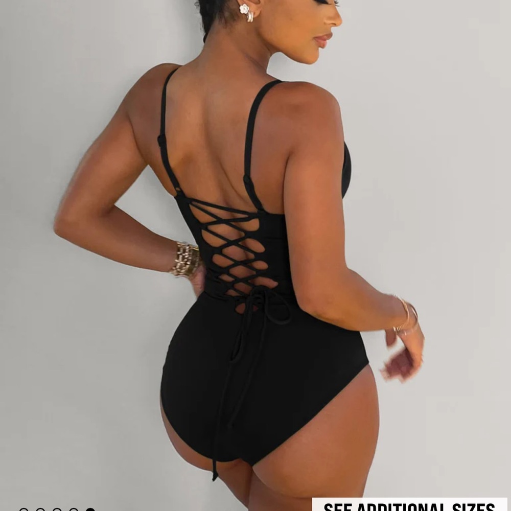 The viral Ta3 Corseted Swimsuit-  Back Lacey size 2x NWT